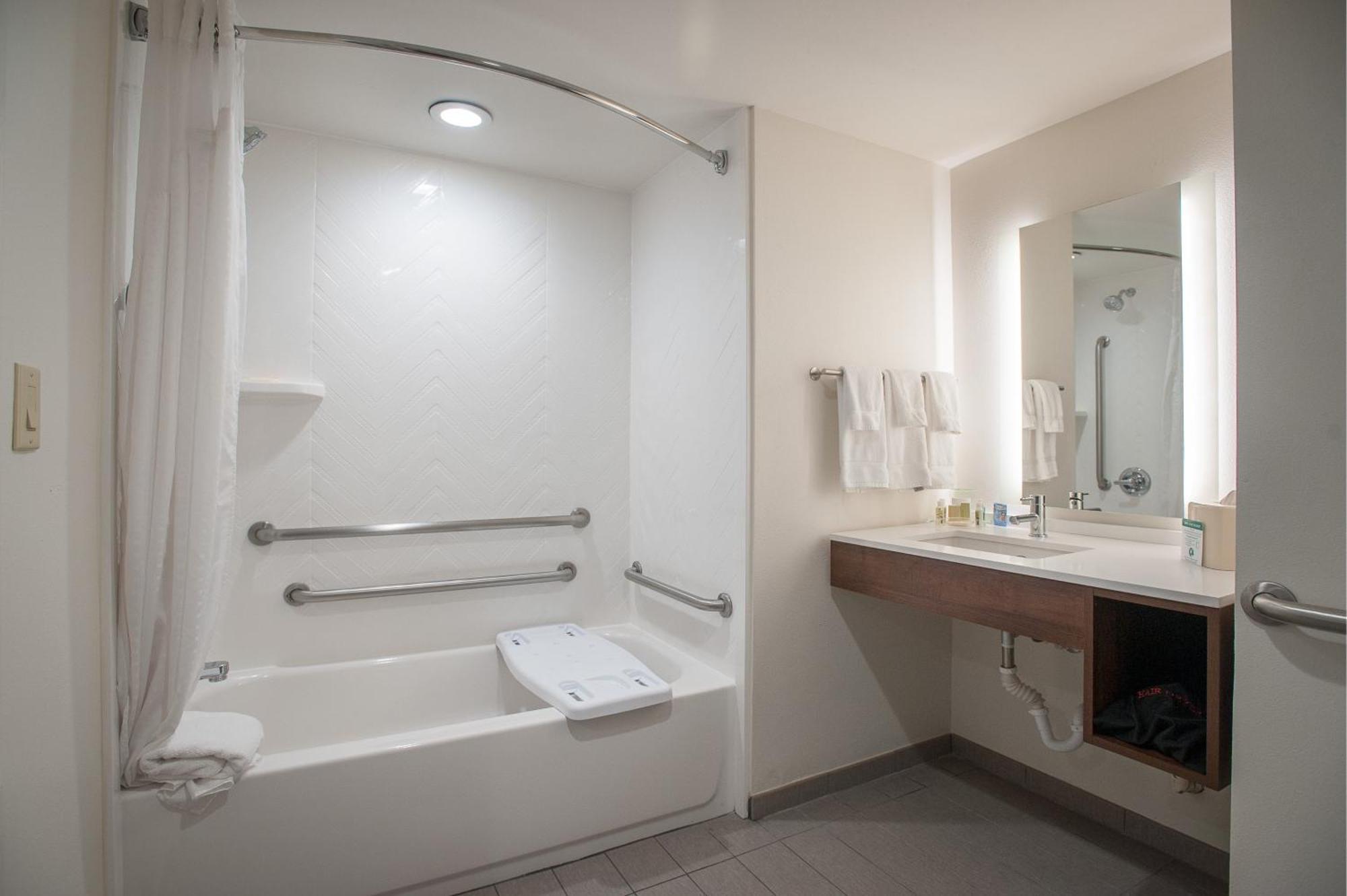 Holiday Inn Pensacola - University Area By Ihg Exterior photo
